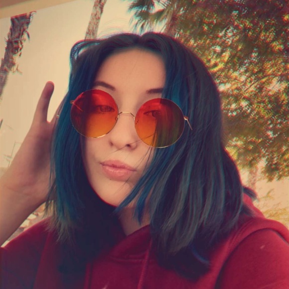 Meet your Posher, Madison - Picture 1 of 1